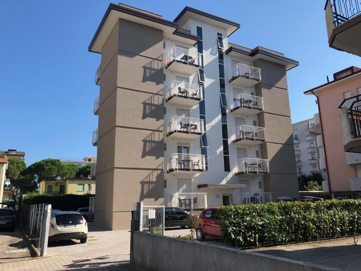 Residence Alba D'Oro Solo Famiglie Lido di Jesolo Exteriör bild