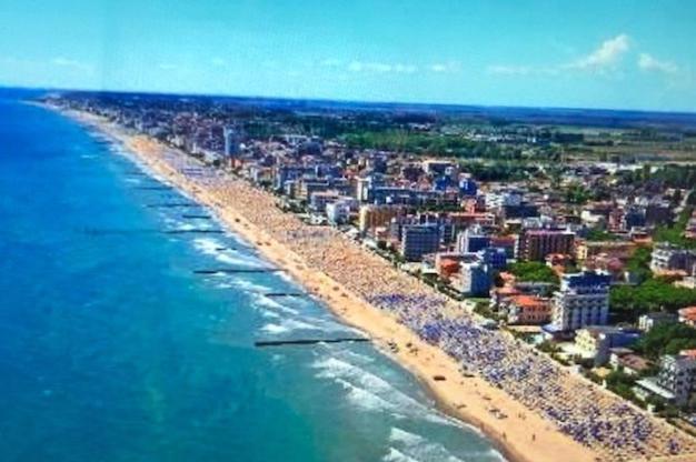 Residence Alba D'Oro Solo Famiglie Lido di Jesolo Exteriör bild