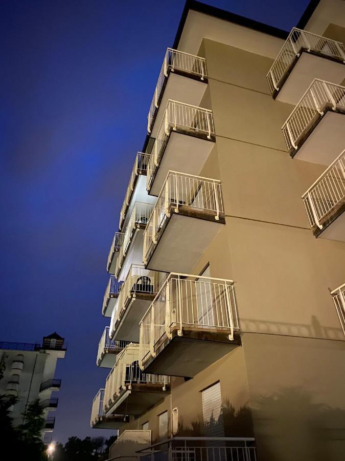 Residence Alba D'Oro Solo Famiglie Lido di Jesolo Exteriör bild